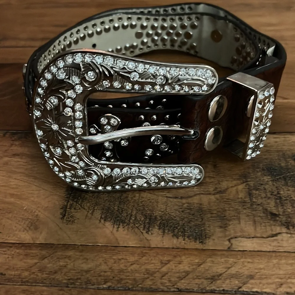 WESTERN leather rhinestone belt, measure 35” from last hole on belt to prong